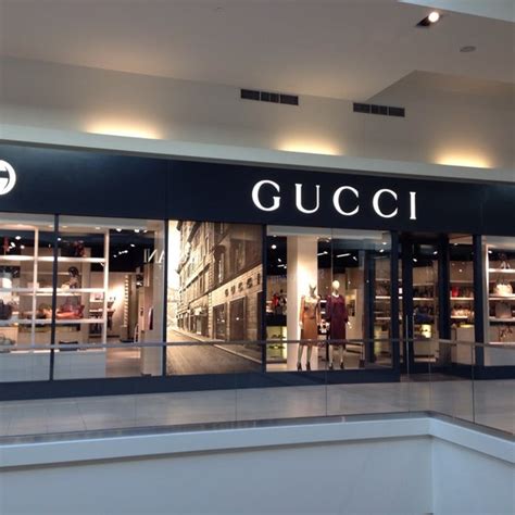 outlet with gucci store